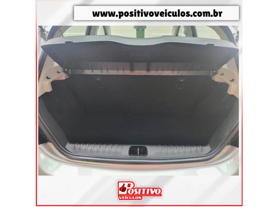 CHEVROLET - ONIX - 2018/2019 - Prata - R$ 62.500,00