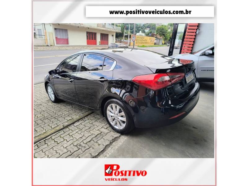 KIA MOTORS - CERATO - 2014/2014 - Preta - R$ 65.500,00