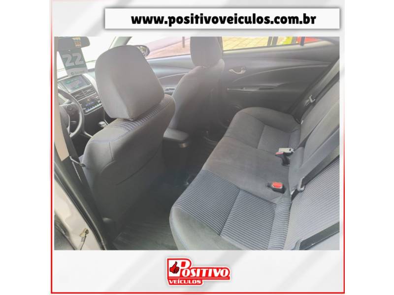 TOYOTA - YARIS - 2021/2022 - Prata - R$ 87.700,00