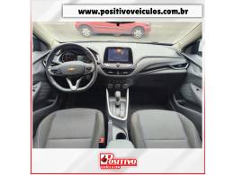 CHEVROLET - ONIX - 2023/2024 - Branca - R$ 82.900,00