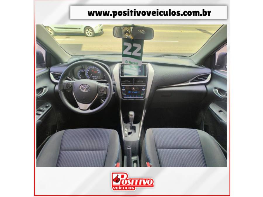 TOYOTA - YARIS - 2021/2022 - Prata - R$ 87.700,00