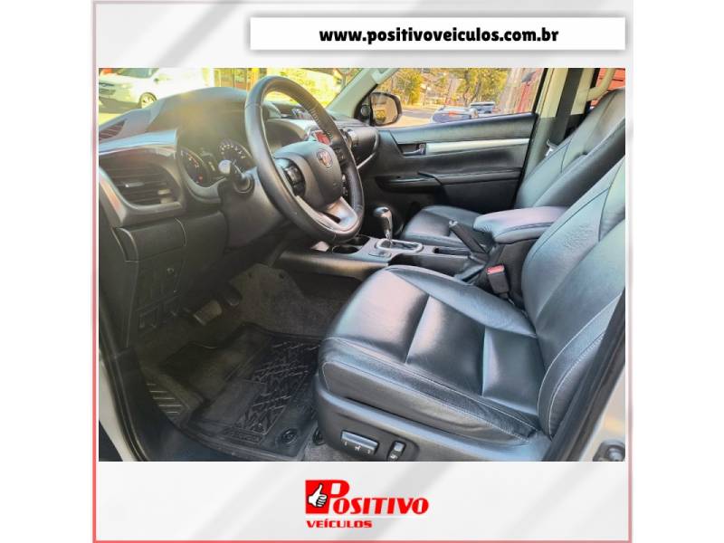 TOYOTA - HILUX - 2018/2018 - Prata - R$ 168.900,00