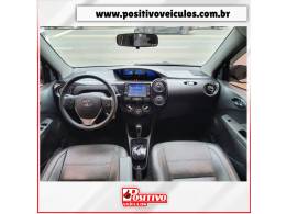 TOYOTA - ETIOS - 2017/2017 - Prata - R$ 65.900,00