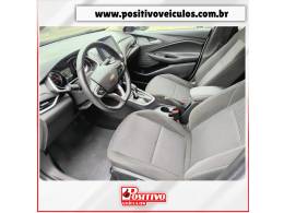 CHEVROLET - ONIX - 2023/2024 - Branca - R$ 82.900,00