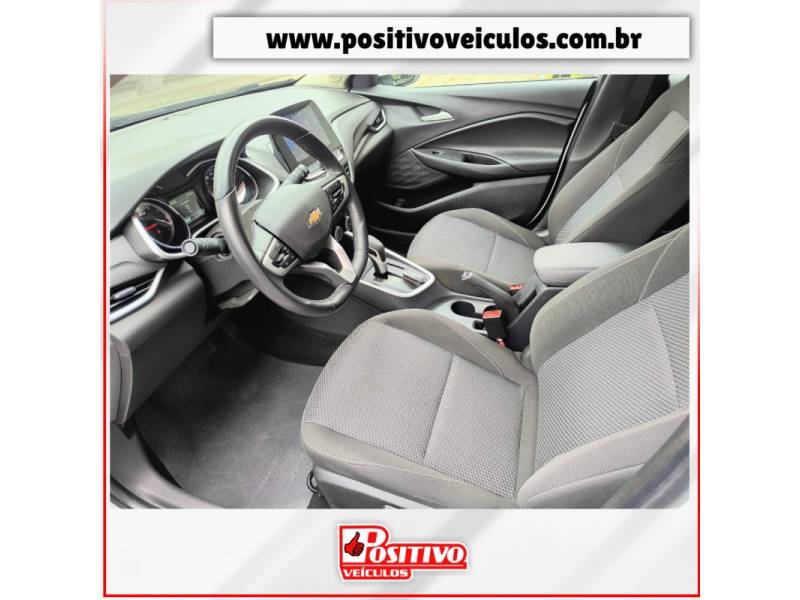 CHEVROLET - ONIX - 2023/2024 - Branca - R$ 82.900,00