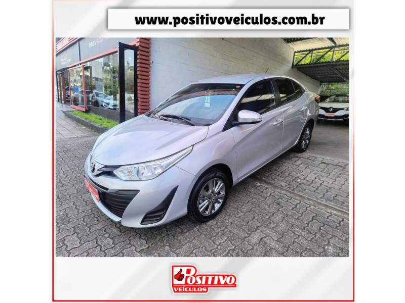 TOYOTA - YARIS - 2021/2022 - Prata - R$ 87.700,00