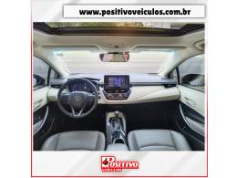 TOYOTA - COROLLA - 2021/2022 - Prata - R$ 139.700,00
