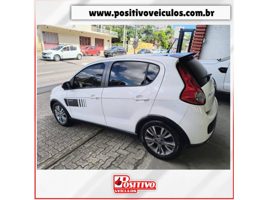 FIAT - PALIO - 2015/2015 - Branca - R$ 47.700,00