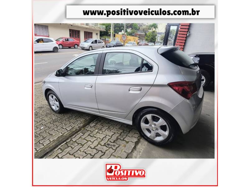 CHEVROLET - ONIX - 2018/2019 - Prata - R$ 62.500,00