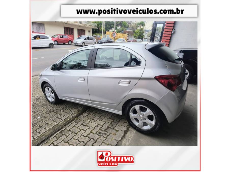 CHEVROLET - ONIX - 2018/2019 - Prata - R$ 62.500,00