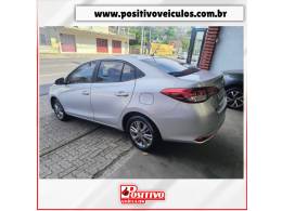 TOYOTA - YARIS - 2021/2022 - Prata - R$ 87.700,00