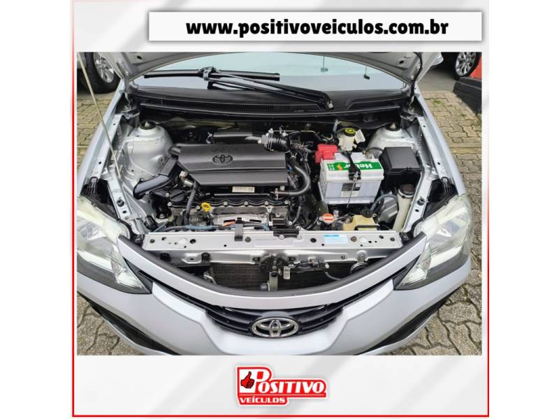 TOYOTA - ETIOS - 2017/2017 - Prata - R$ 65.900,00