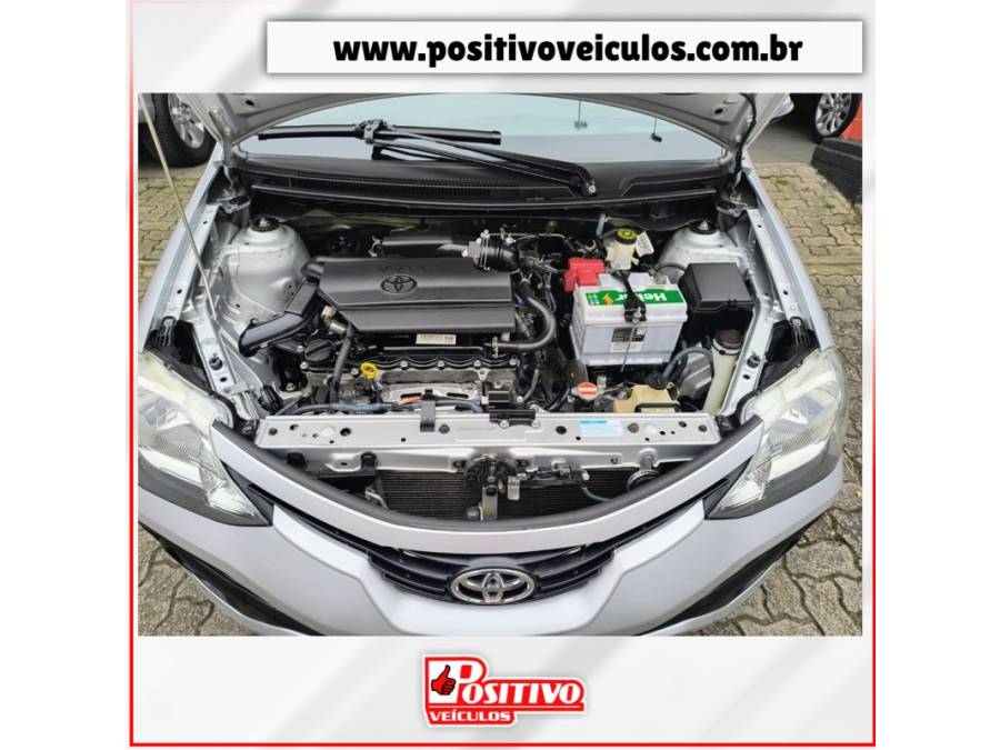 TOYOTA - ETIOS - 2017/2017 - Prata - R$ 65.900,00