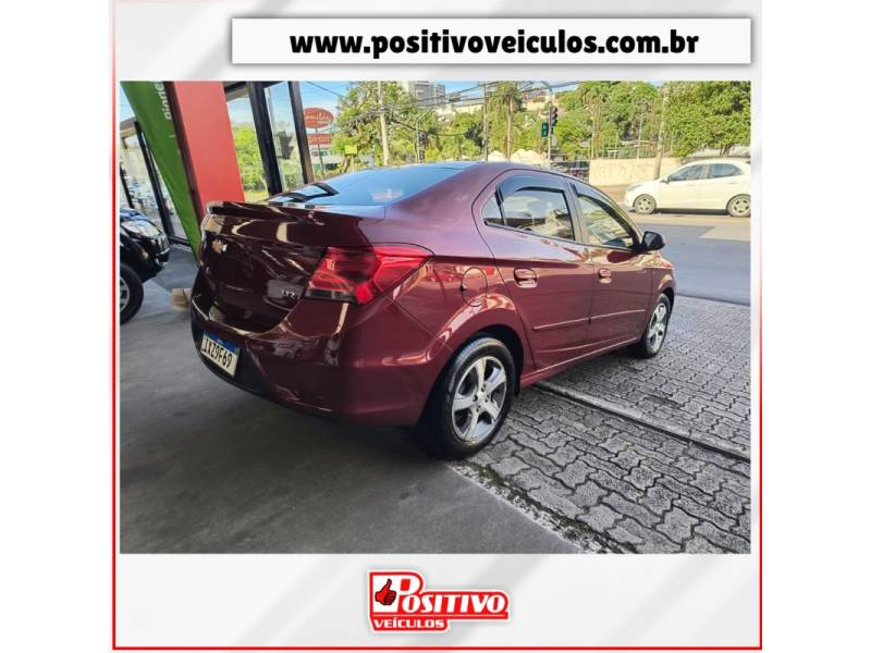 CHEVROLET - PRISMA - 2017/2018 - Vermelha - R$ 66.700,00