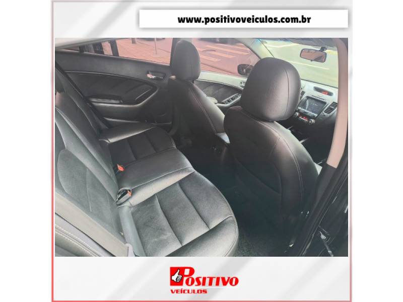 KIA MOTORS - CERATO - 2014/2014 - Preta - R$ 65.500,00
