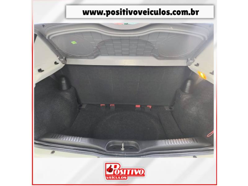 FIAT - PALIO - 2015/2015 - Branca - R$ 47.700,00