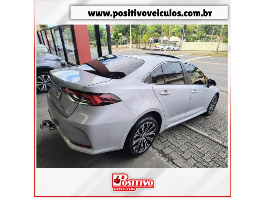 TOYOTA - COROLLA - 2021/2022 - Prata - R$ 139.700,00
