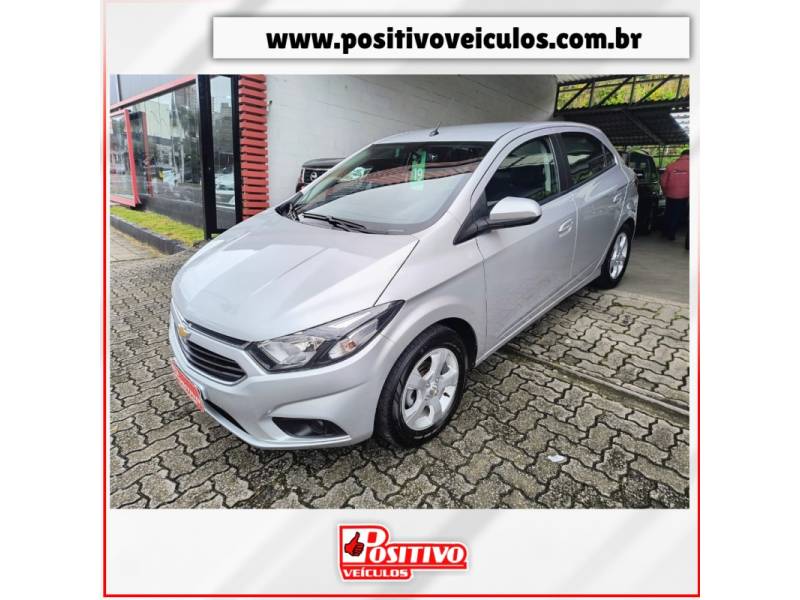 CHEVROLET - ONIX - 2018/2019 - Prata - R$ 62.500,00