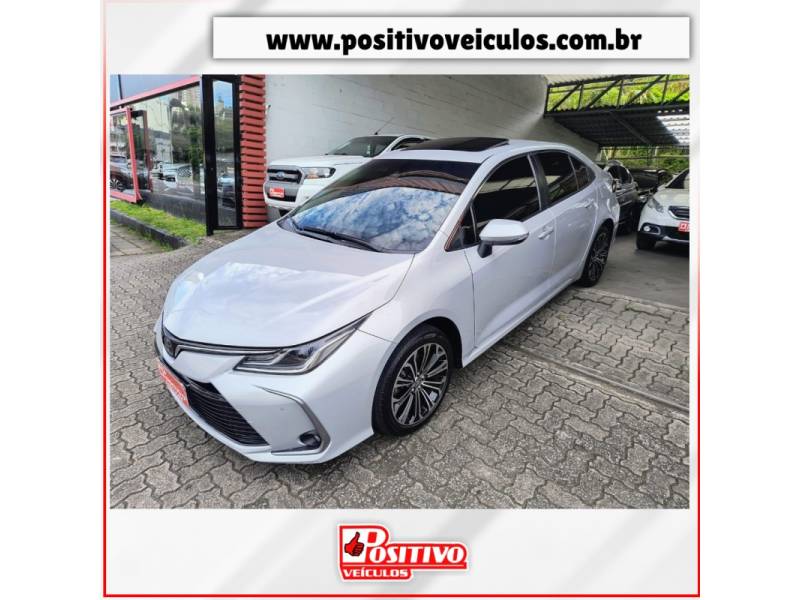 TOYOTA - COROLLA - 2021/2022 - Prata - R$ 139.700,00