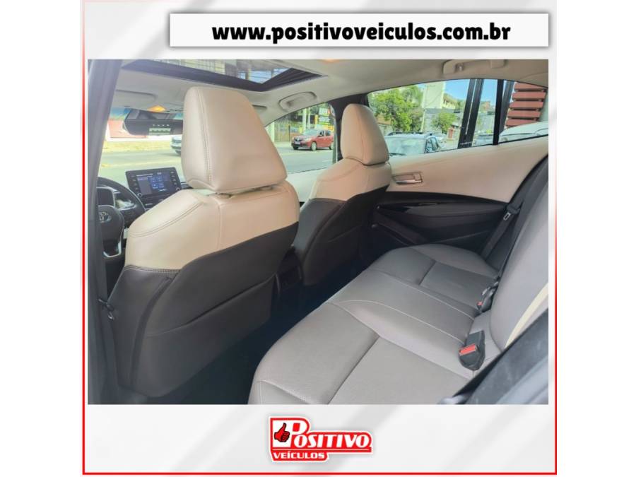 TOYOTA - COROLLA - 2021/2022 - Prata - R$ 139.700,00