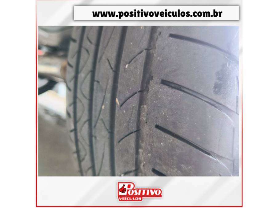 CHEVROLET - ONIX - 2023/2024 - Branca - R$ 82.900,00